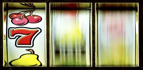 Bonus round screen in Dragon Hatch showing free spins activation and dragon egg hatching animation